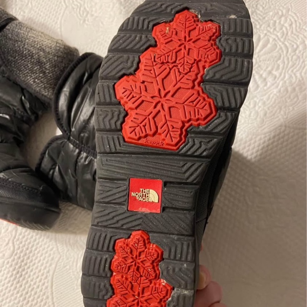 The North Face Amor 2 Women's Quilted Black Winter Boots - Picture 5 of 7